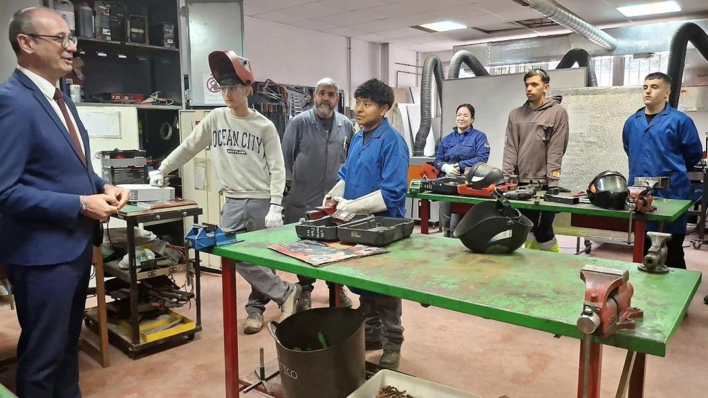 El consejero de Educación y Formación Profesional, Víctor Marín, visita el IES Sierra de Carrascoy (El Palmar-Murcia).
