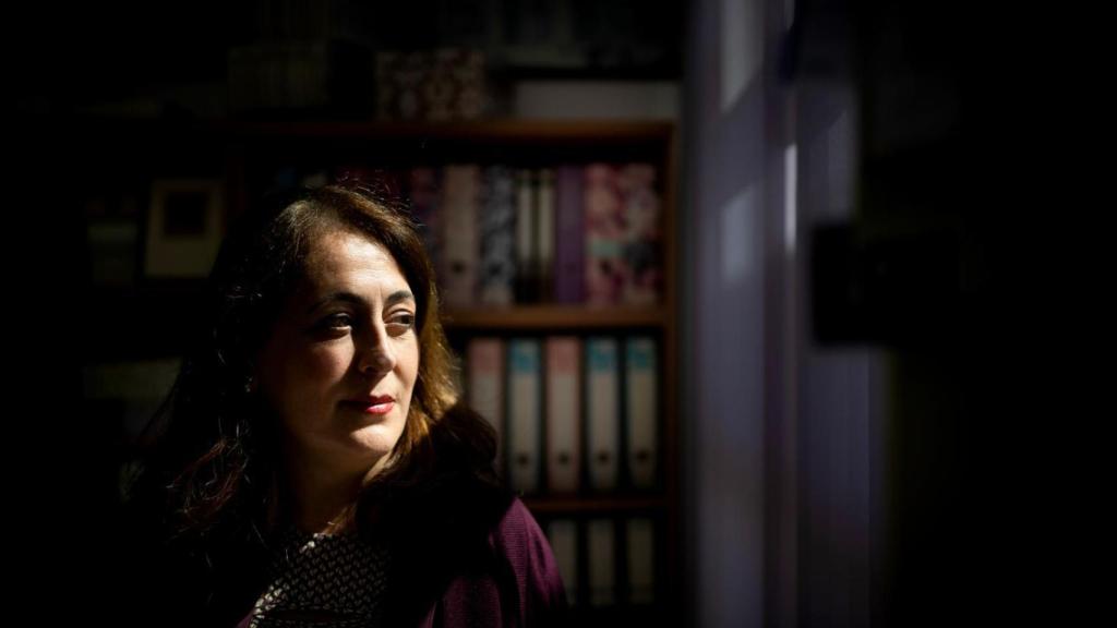 Ana Salinas, posa tras la entrevista.