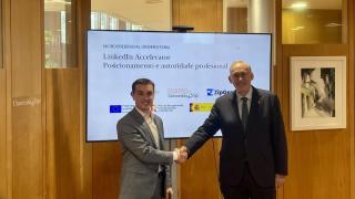 Martín Arosa con Manuel Reigosa, rector, en la presentación en la UVigo.