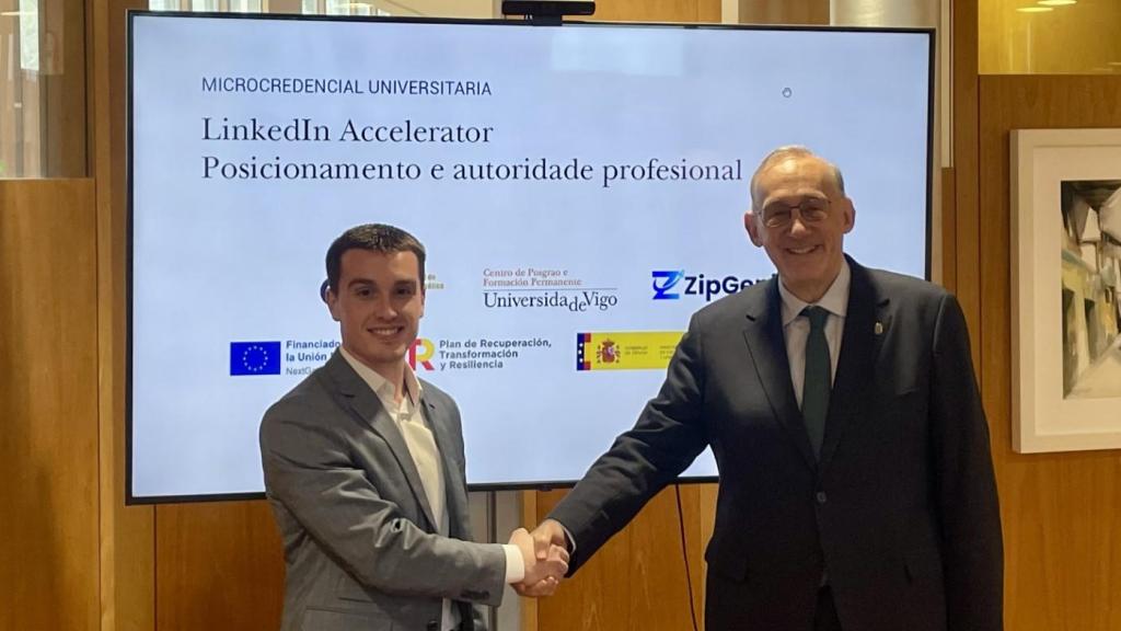Martín Arosa con Manuel Reigosa, rector, en la presentación en la UVigo.