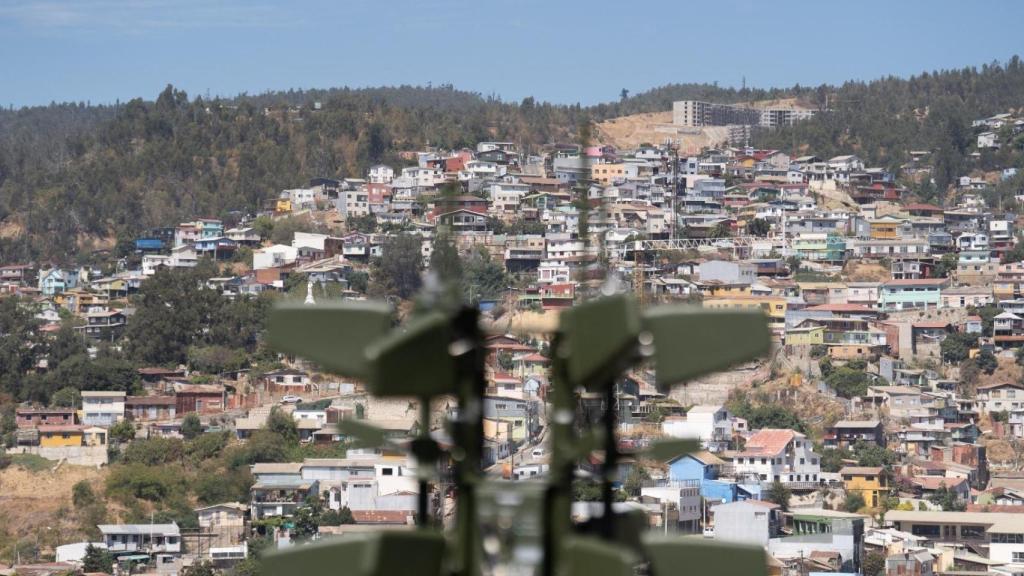 El sistema antidrones CROW vigilando el espacio aéreo chileno.
