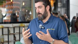 El chef Iago Pazo primer protagonista de 'Cocinando Santiago' en el Mercado Boanerges