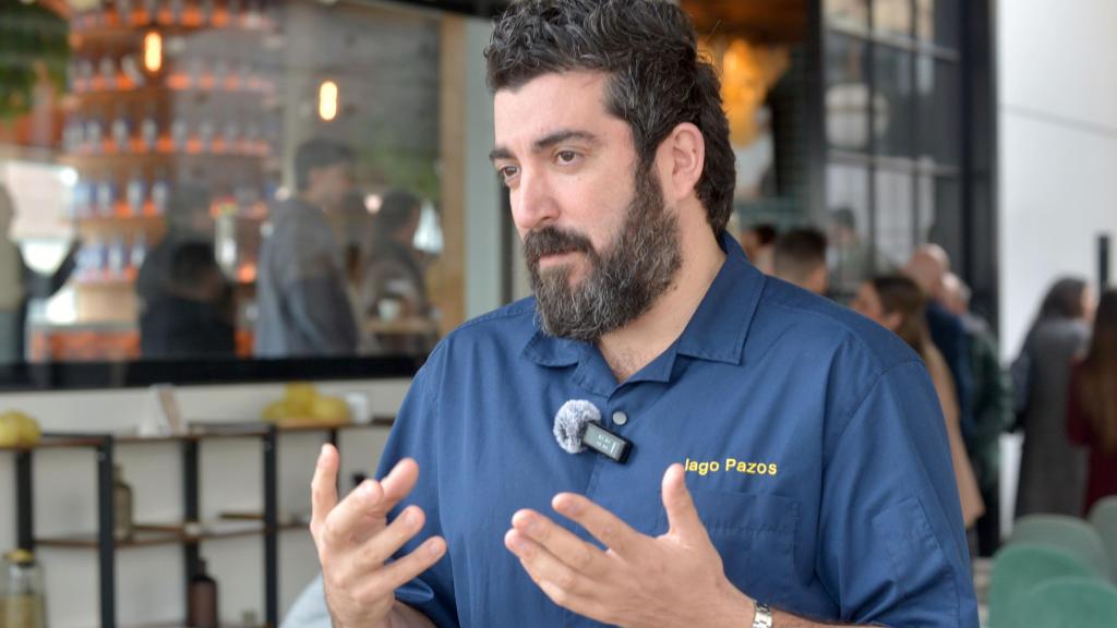 El chef Iago Pazos primer protagonista de 'Cocinando Santiago' en el Mercado Boanerges