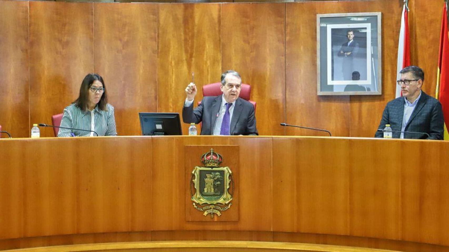 El Pleno de Vigo otorga sus máximos reconocimientos: Medallas de Oro y Vigueses Distinguidos