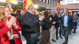 El presidente del Partido Popular, Alberto Núñez Feijóo, interviene en un mitin en Villarcayo