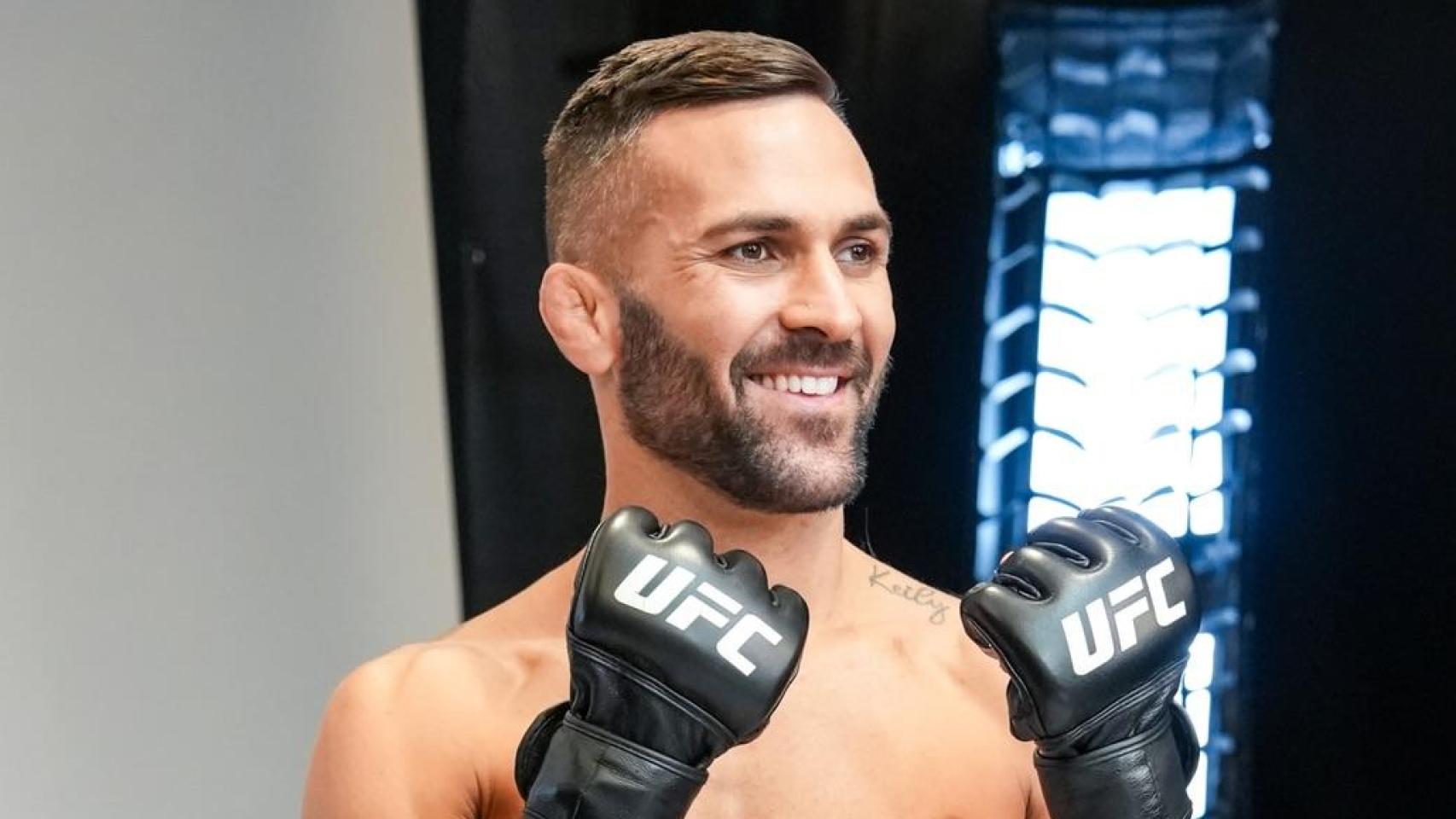Hecher Sosa, en su posado oficial como peleador de la UFC