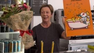 Carmen emocionada durante su sorpresa