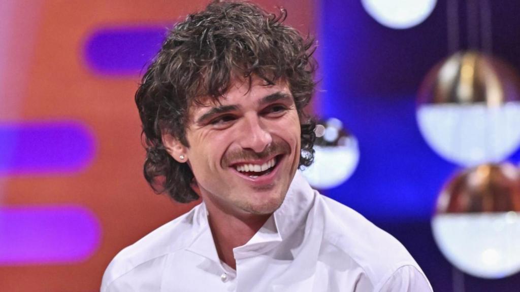 Jacob Elordi durante una entrevista en la televisión británica.