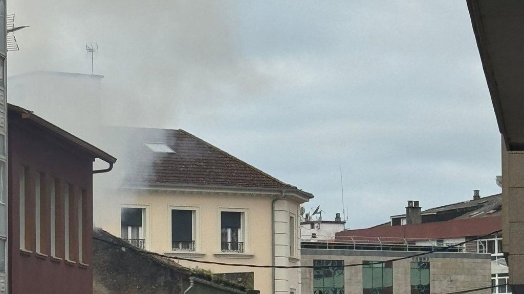 Incendio en una 'narcocasa' ocupada en Vilagarcía (Pontevedra).