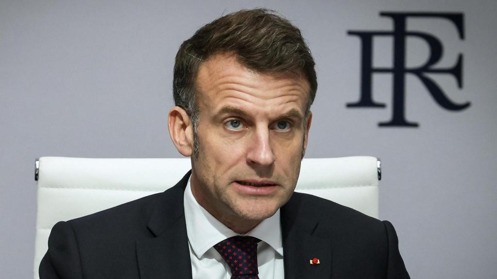 El presidente de Francia, Emmanuel Macron, celebra una reunión del consejo de defensa nacional en el Palacio del Elíseo, en París.
