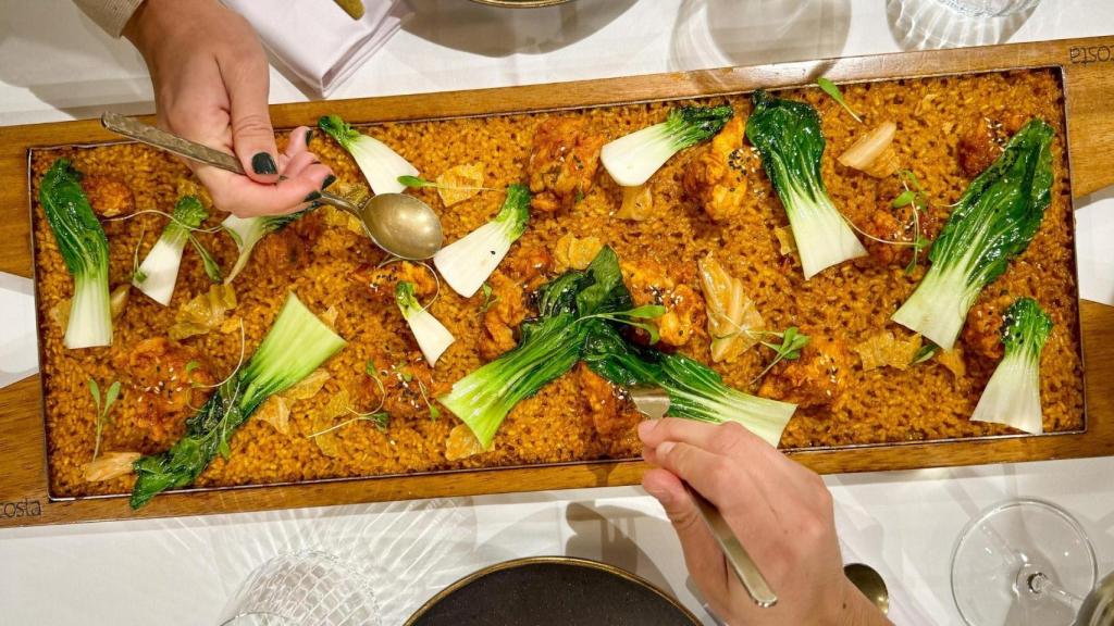 Llanda de pollo coreana, plato de 2025 de Vuelve Carolina.