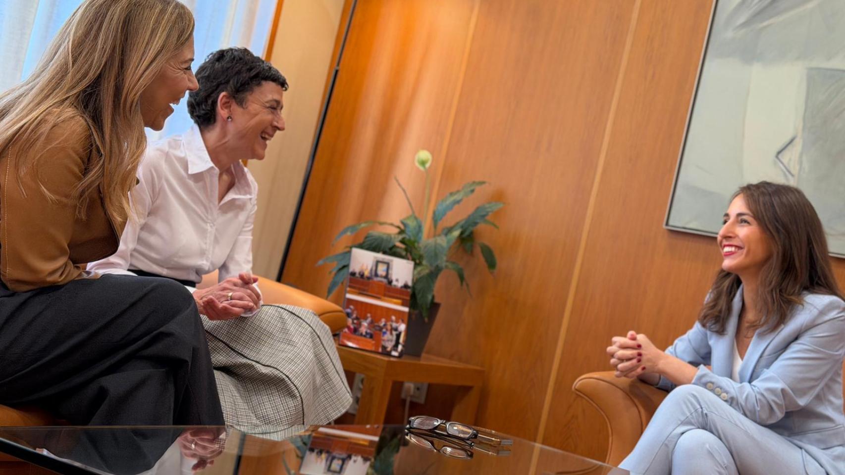 María Navarro reunida con el Partido Popular.