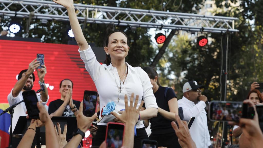 Opposition leader María Corina Machado acclaimed in Chile.