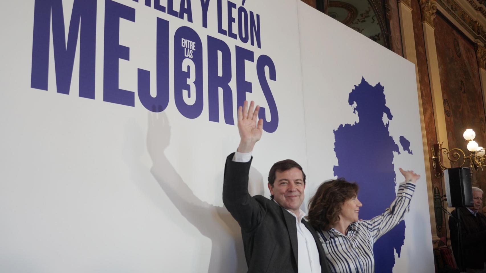 El candidato del PP a la reelección al frente de la Junta, Alfonso Fernández Mañueco, celebra un acto electoral en el Teatro Principal de Burgos