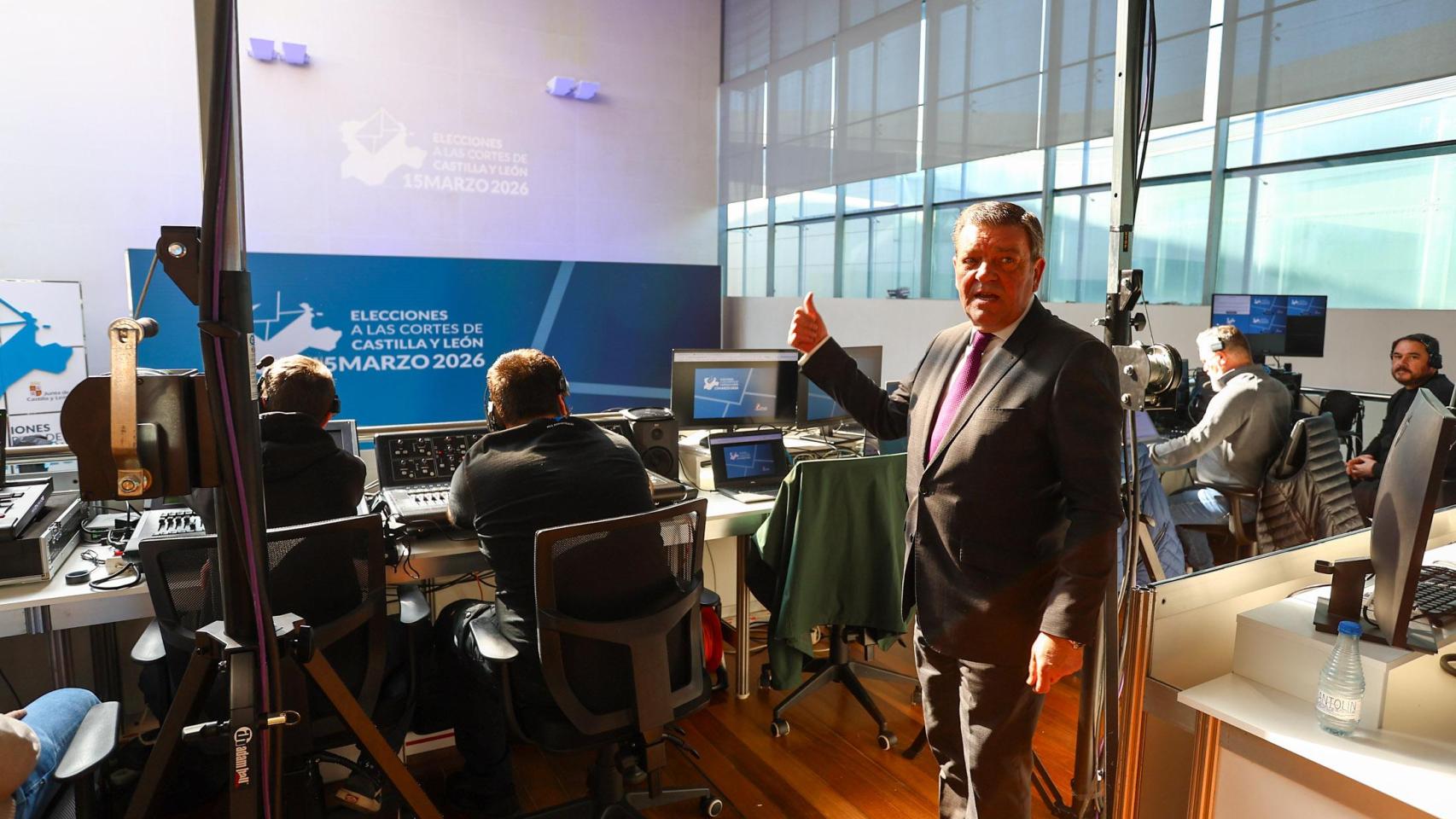 El consejero de la Presidencia en la Central de Datos para las elecciones.