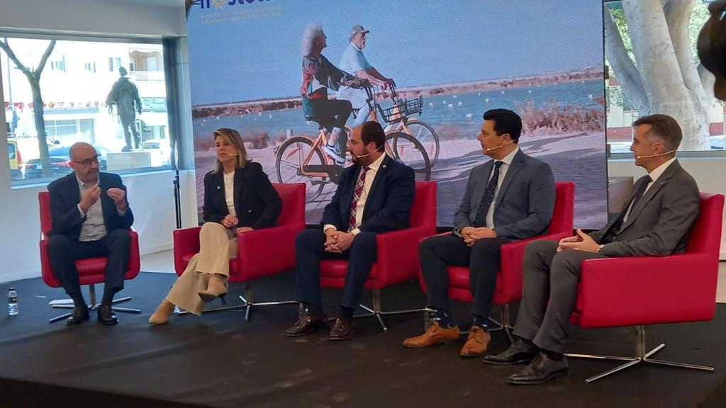 Mesa redonda entre los diferentes alcaldes de los municipios y Pepe Catalá