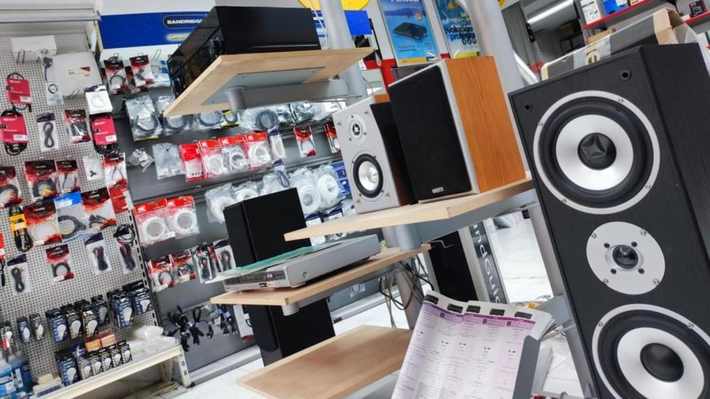 Aparatos y productos de sonido en el interior de Sonytel.