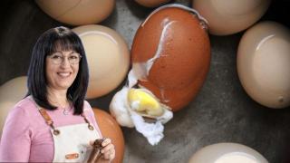Anna Terés junto a unos huevos cocidos.