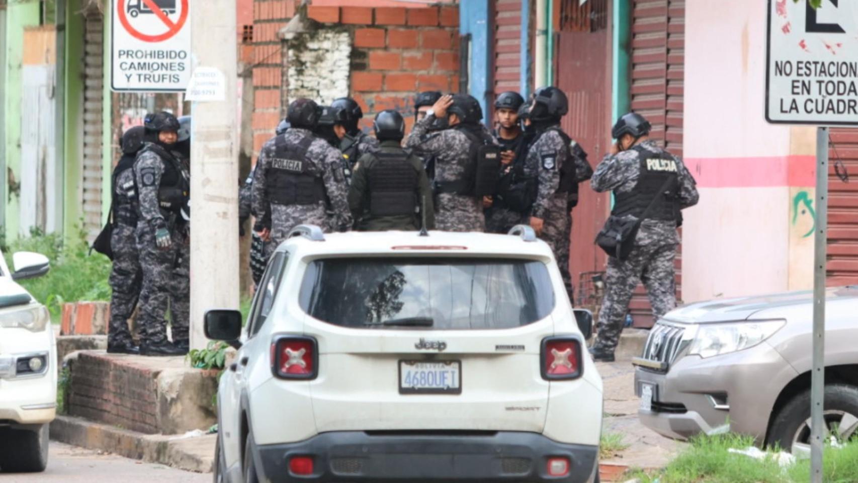 Unidades policiales asaltan la casa donde se ocultaba el narco Sebastián Marset.