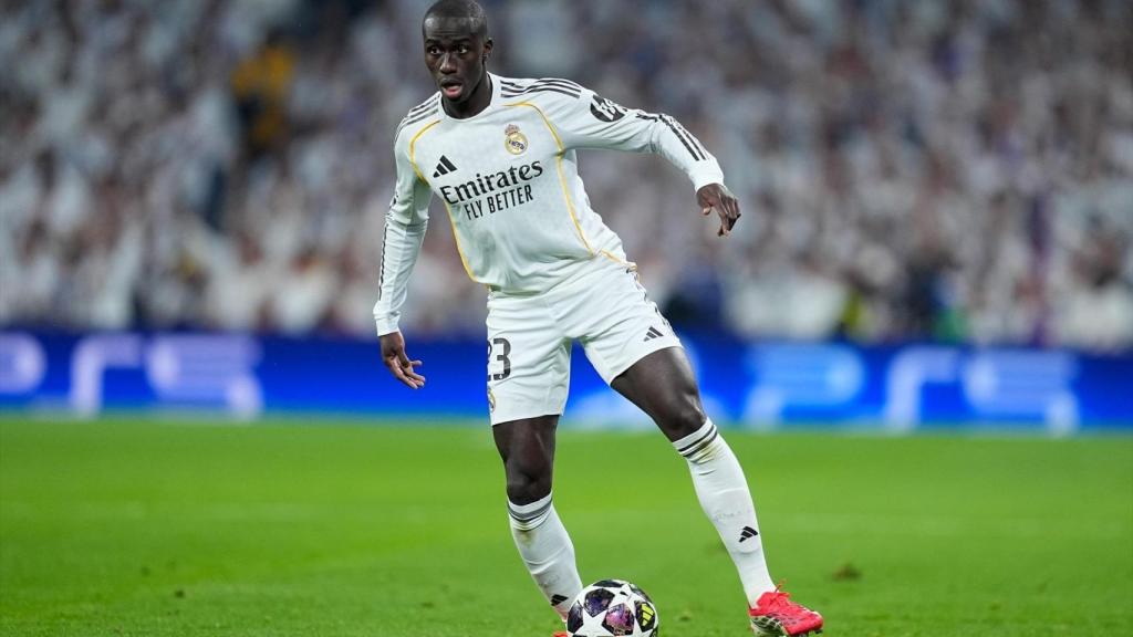 Ferland Mendy, con el balón en los pies durante el partido ante el Manchester City.