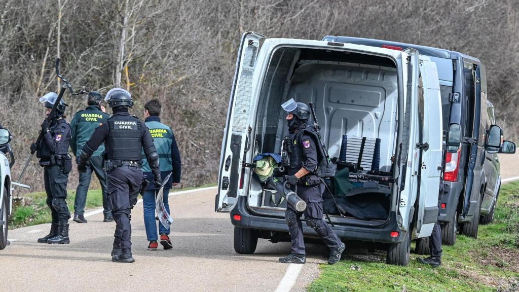 Los agentes de la Guardia Civil en el lugar de los hechos
