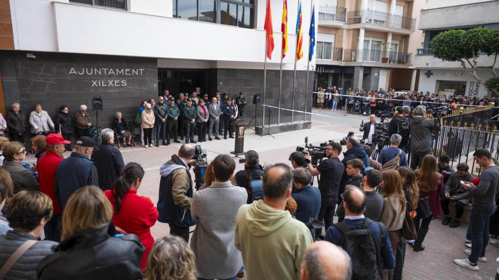 Xilxes guarda silencio en memoria de víctimas del trágico suceso. Efe / Andreu Esteban