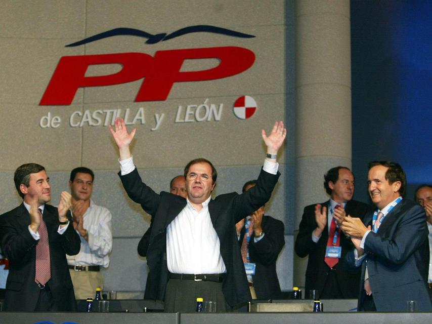 Juan Vicente Herrera, tras ser elegido presidente del PP de Castilla y León, en octubre de 2002