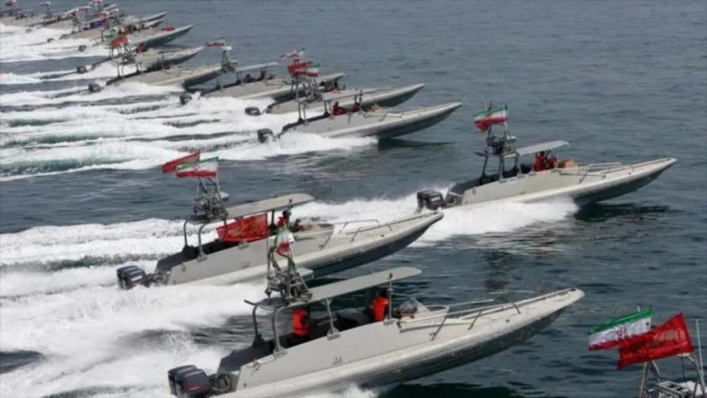 16204029_xlLanchas rápidas de la Fuerza Naval del Cuerpo de Guardianes de la Revolución Islámica (CGRI) de Irán.