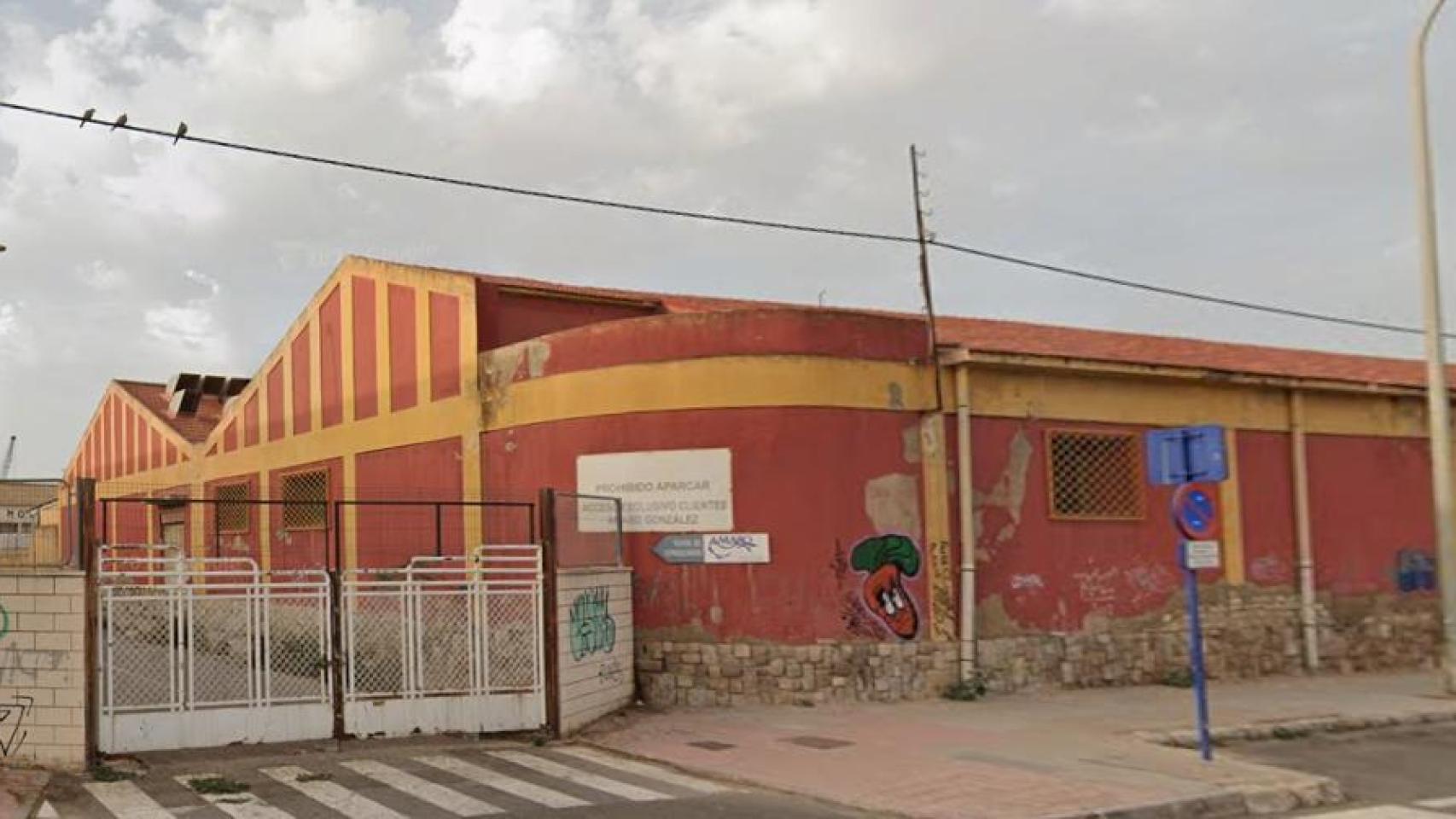 Antiguas naves de Amaro, de los años 50 para la congelación de pescado en el Puerto de Alicante