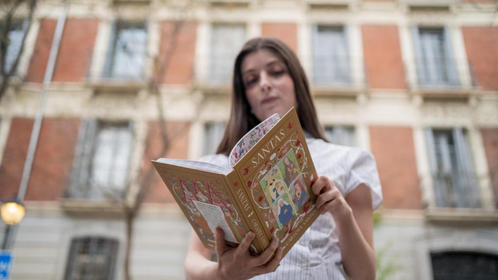 Carlota Santos ha escrito e ilustrado 'Santas'.