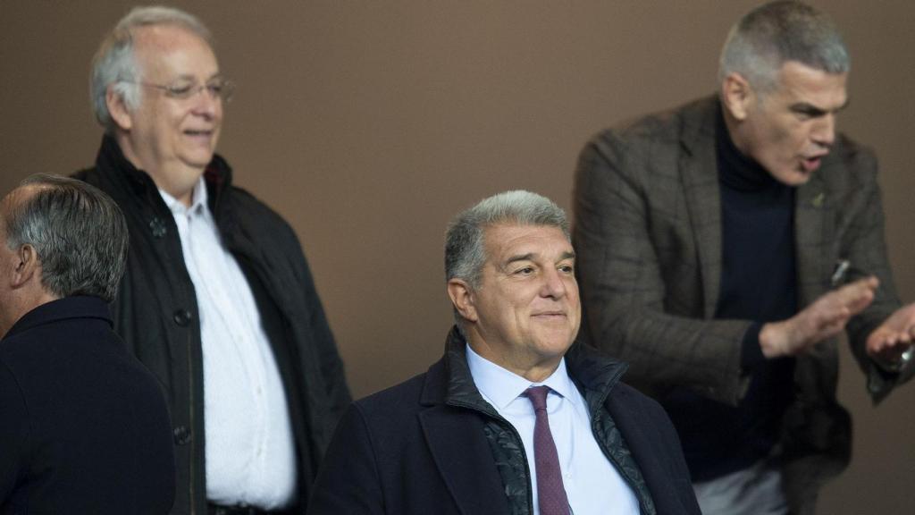 Alejandro Echevarría, junto con Laporta y Enric Masip.
