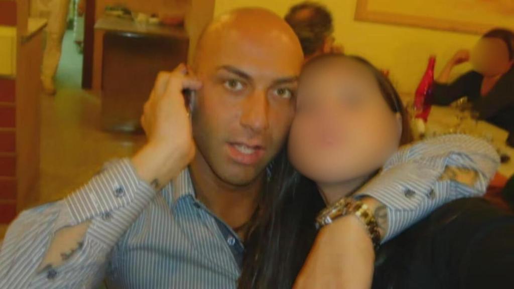 Marco, el presunto asesino, junto a una de las víctimas.