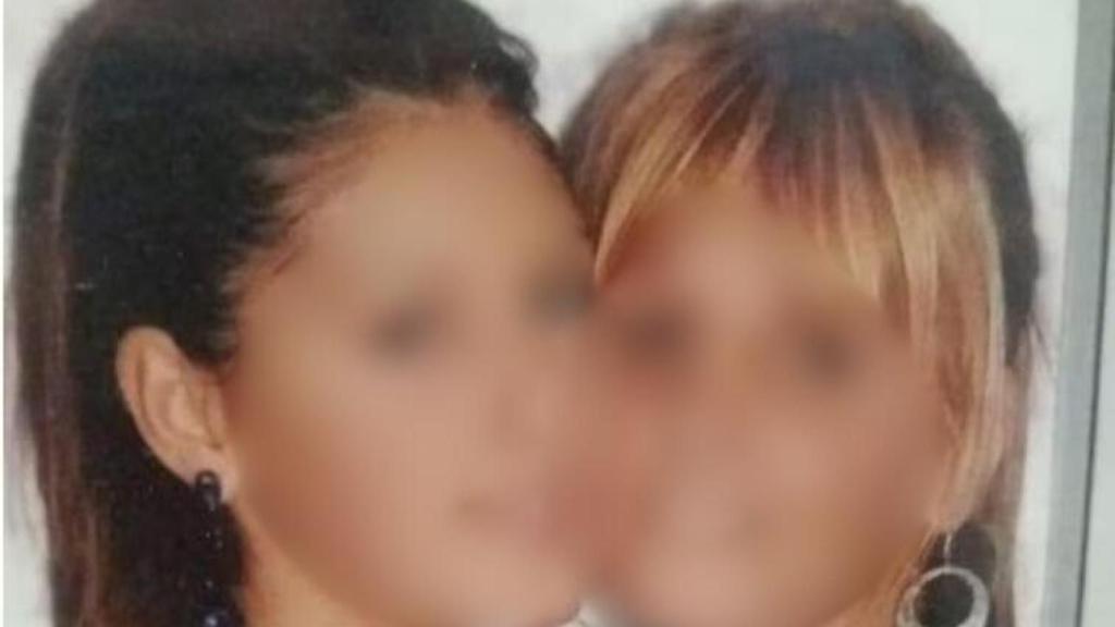Una de las víctimas de Marco junto a su madre.