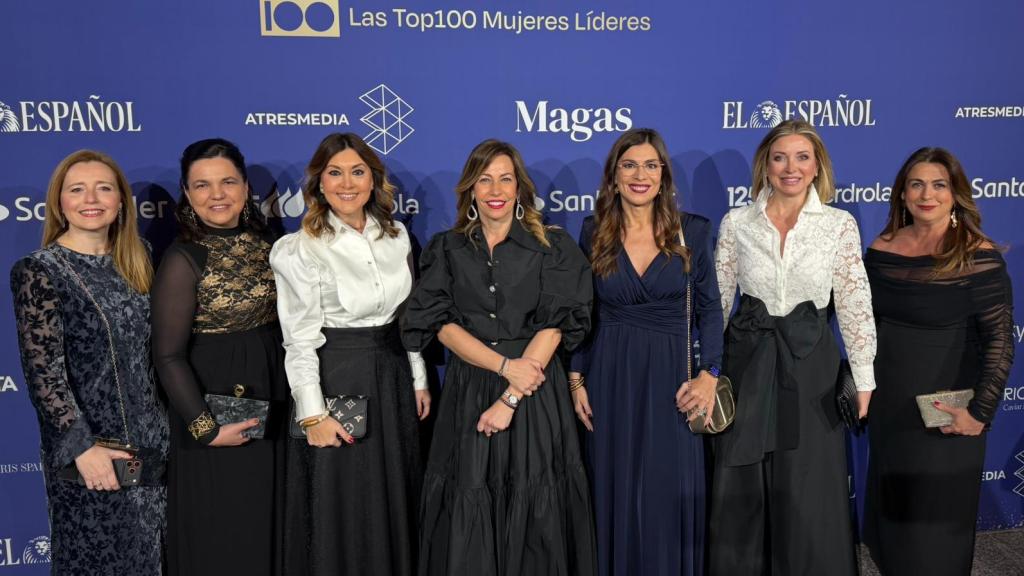 Sonia Martínez, directora de Ballesol Puerta del Carmen; Carmen Marta, vicerrectora de comunicación de la Universidad de Zaragoza; Susana Cano, directora comercial de EL ESPAÑOL DE ARAGÓN; Natalia Chueca, alcaldesa de Zaragoza; Carmen Cano, directora de ZARAGON by EL ESPAÑOL; María Pilar Espés, directora centro wealth Management CaixaBank Aragón; y Raquel Rodríguez, directora General de Operaciones en Ballesol.