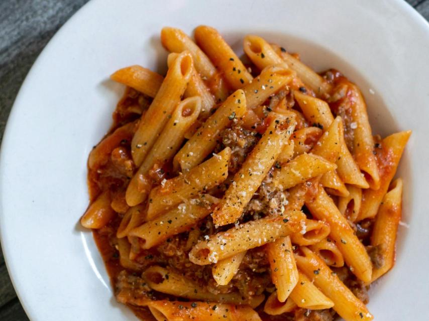Un plato de pasta.