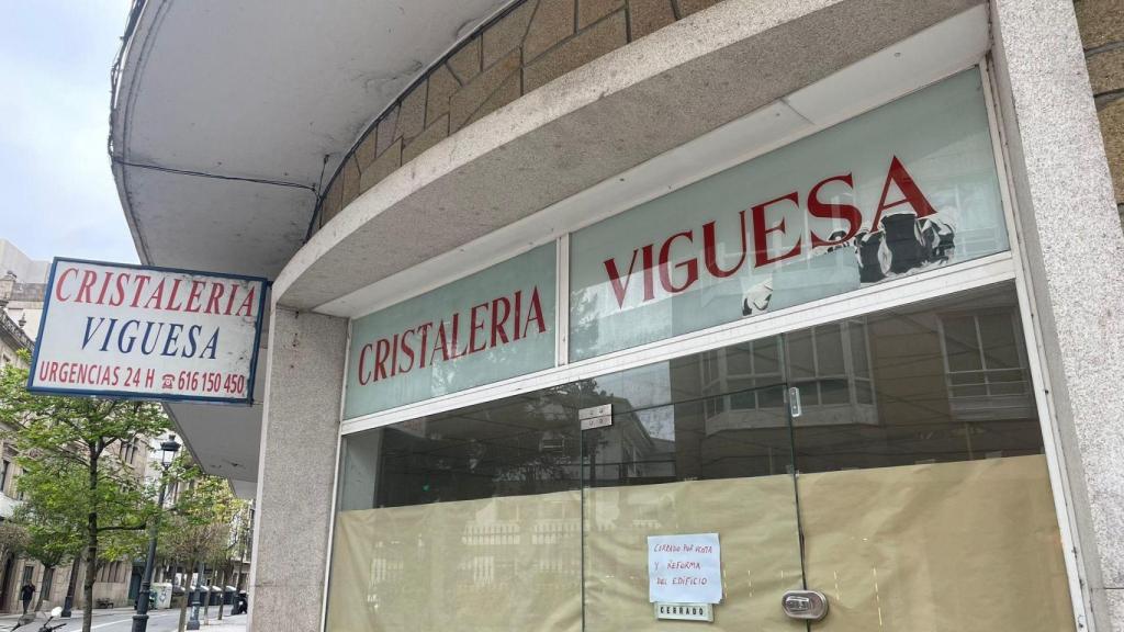 Cierre de Cristalería Viguesa, en Pi y Margall.