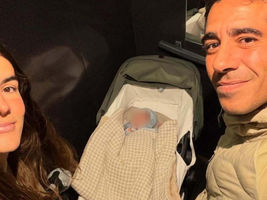 Alberto Herrera y Blanca Llandres, con su primer hijo juntos.