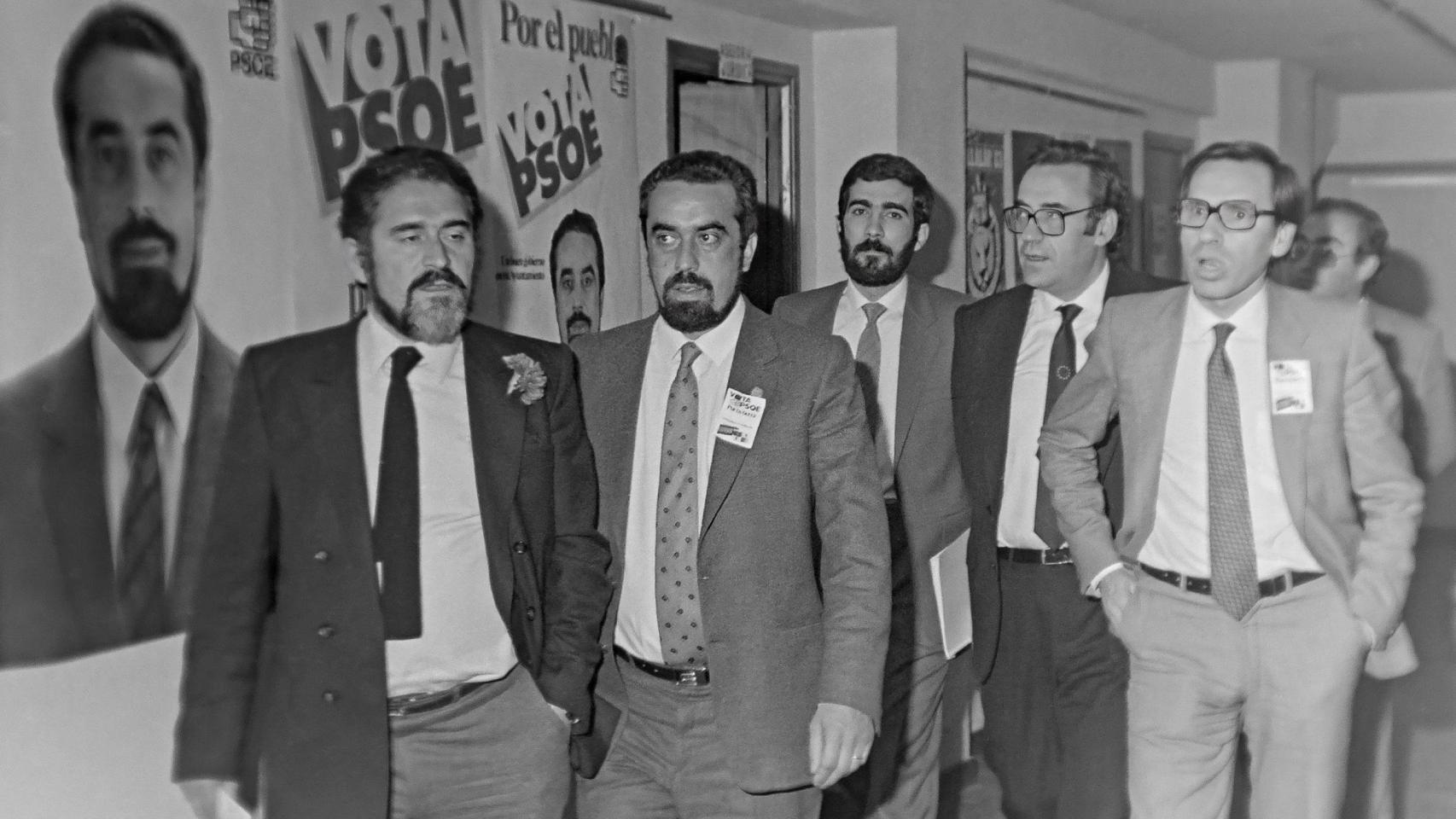 Las primeras elecciones regionales en Castilla y León en 1983. Alfonso Guerra asiste a un acto electoral en Valladolid junto a Peces Barba, Rodríguez Bolaños, Constantino Nadal y Demetrio Madrid.