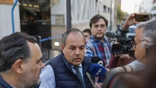 El presidente de la Cámara de Comercio de Alicante, Carlos Baño, tras su puesta en libertad. EFE / Pablo Miranzo