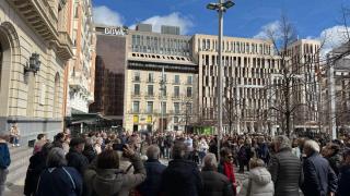 Concentración en el centro de Zaragoza para gritar “no” a la guerra.