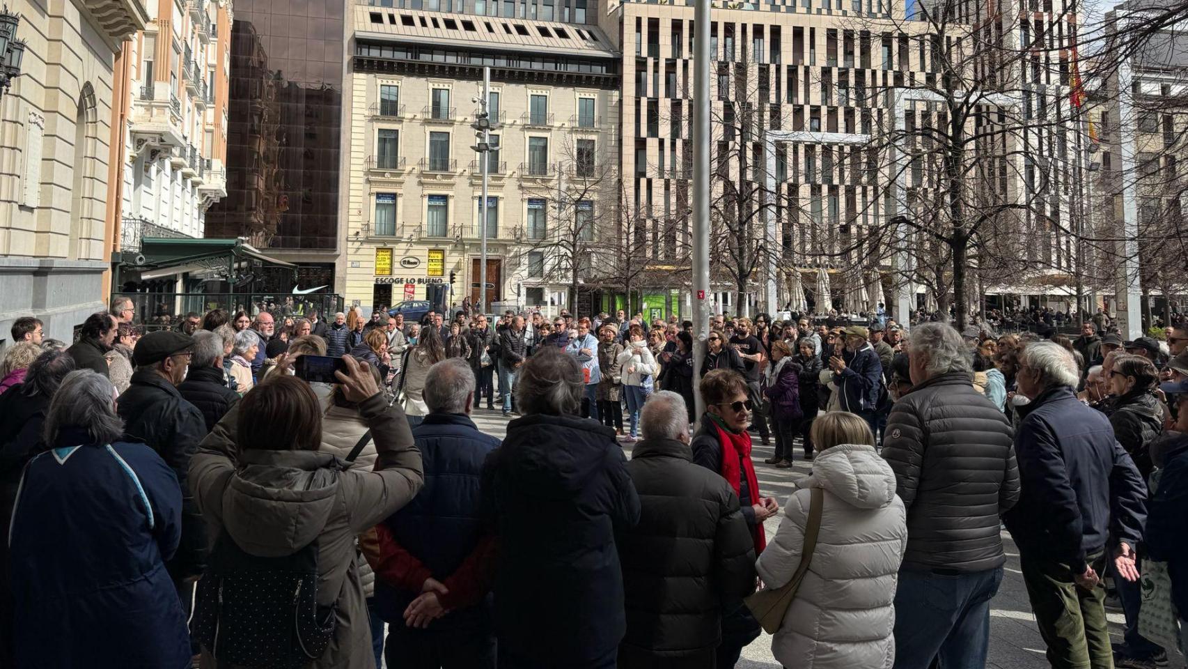 Concentración en el centro de Zaragoza para gritar “no” a la guerra.