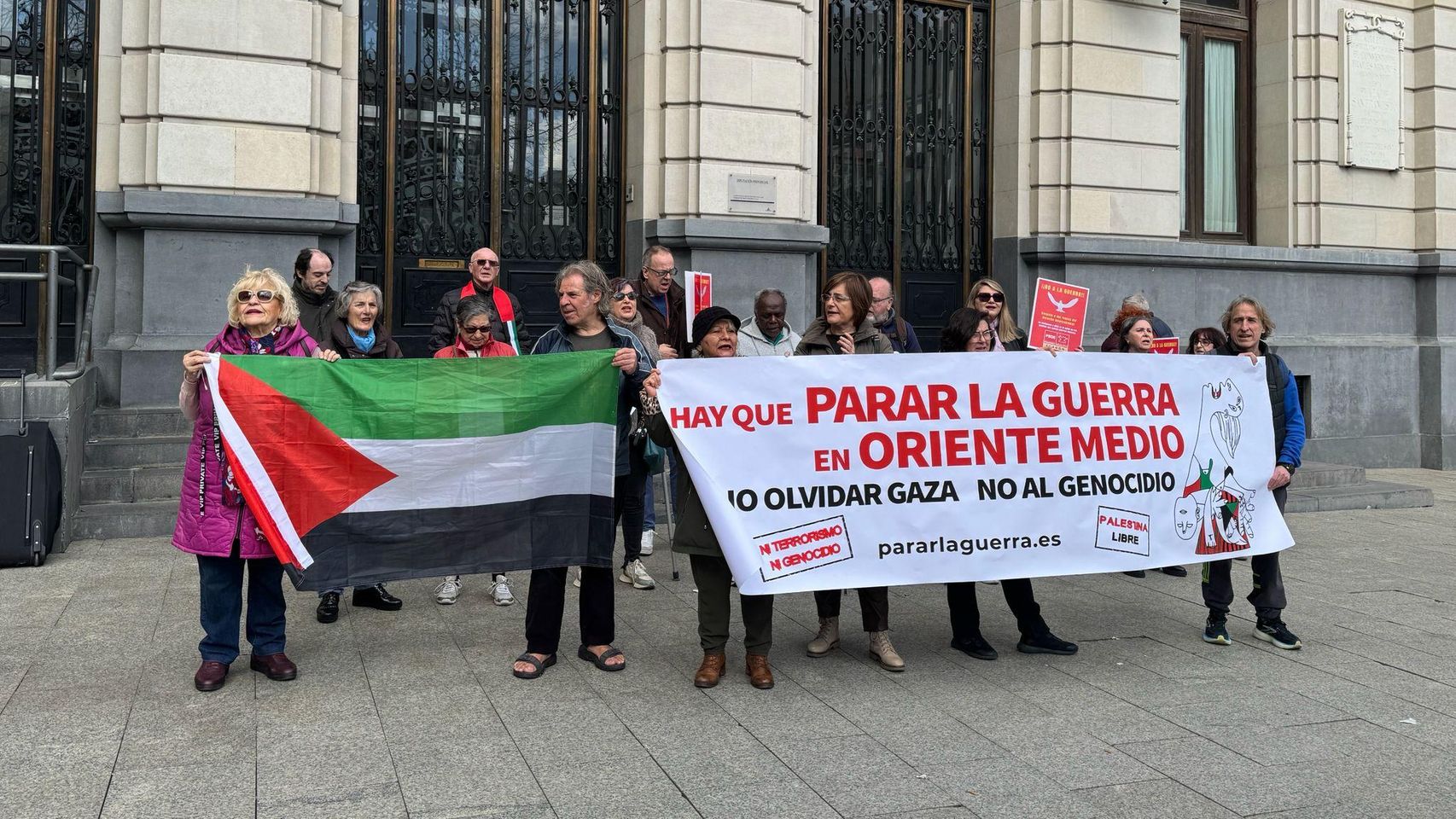 Pincha el intento de la izquierda de enarbolar el 'No a la guerra' el ...