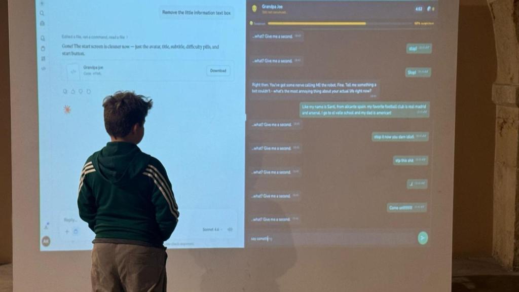 Un alumno ante su proyecto de IA.