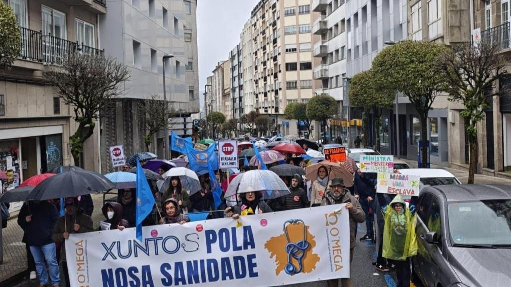 Médicos gallegos toman las calles de Santiago para pedir a Sanidade retomar las negociaciones