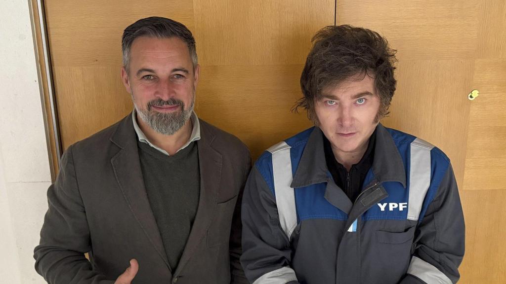 El presidente argentino Javier Milei junto al líder de Vox, Santiago Abascal.