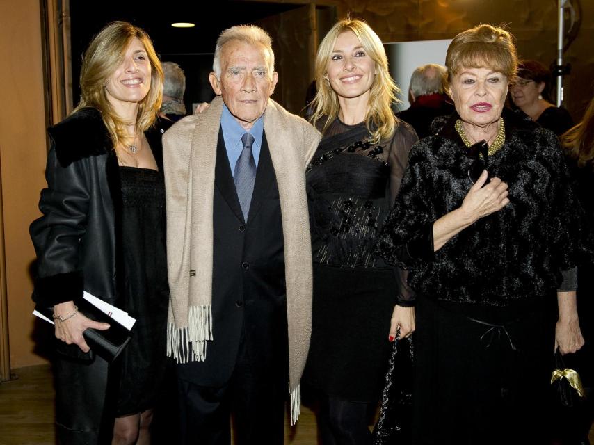 Gemma con su marido y sus dos hijas, Natalia y Cayetana.