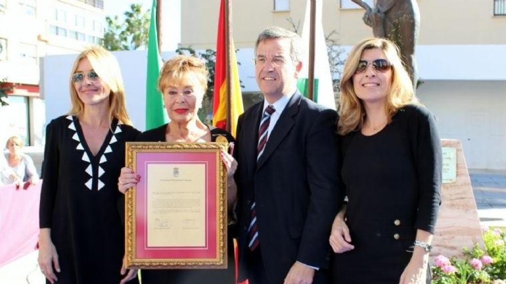 Gemma Cuervo recibió el titulo de Hija Adoptiva de Estepona en 2014.