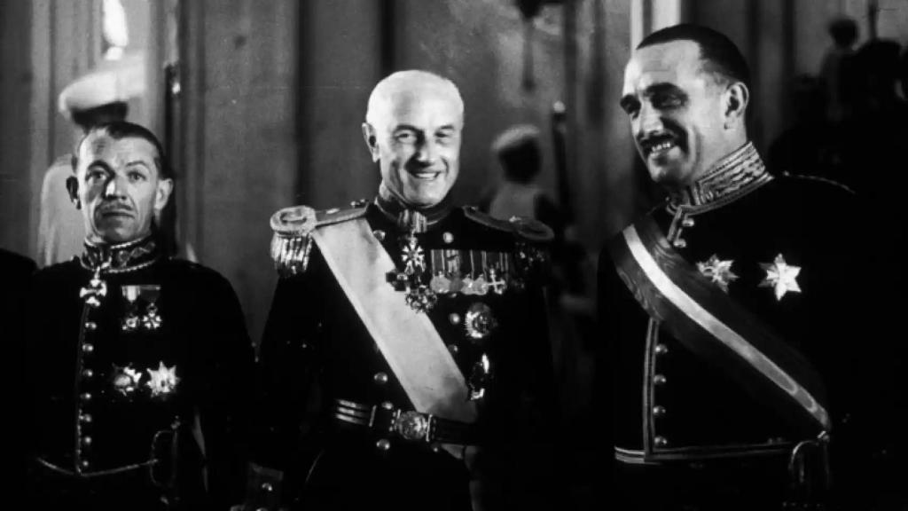 Sir Samuel Hoare (en el centro). https://www.elespanol.com