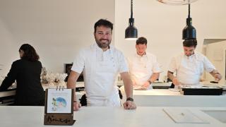 Pablo Montoro con su equipo en el restaurante este marzo.