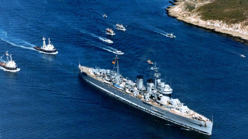 El crucero Canarias camino del desguace en 1977. https://es.wikipedia.org